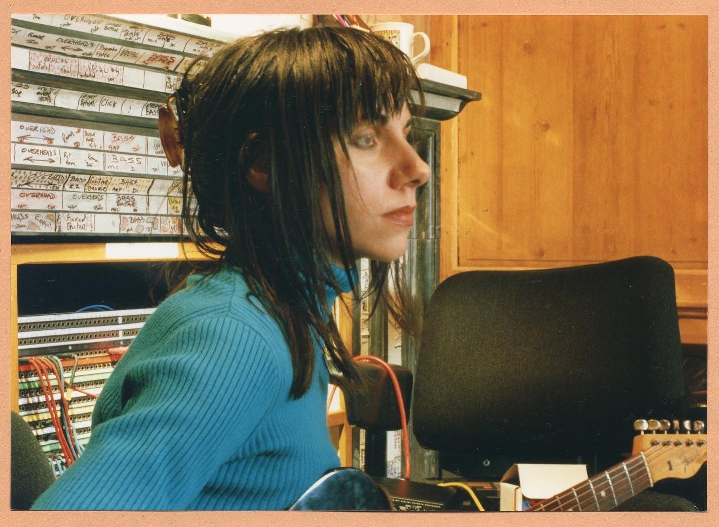 PJ Harvey fotografada por Maria Mochnacz durante as gravações do álbum