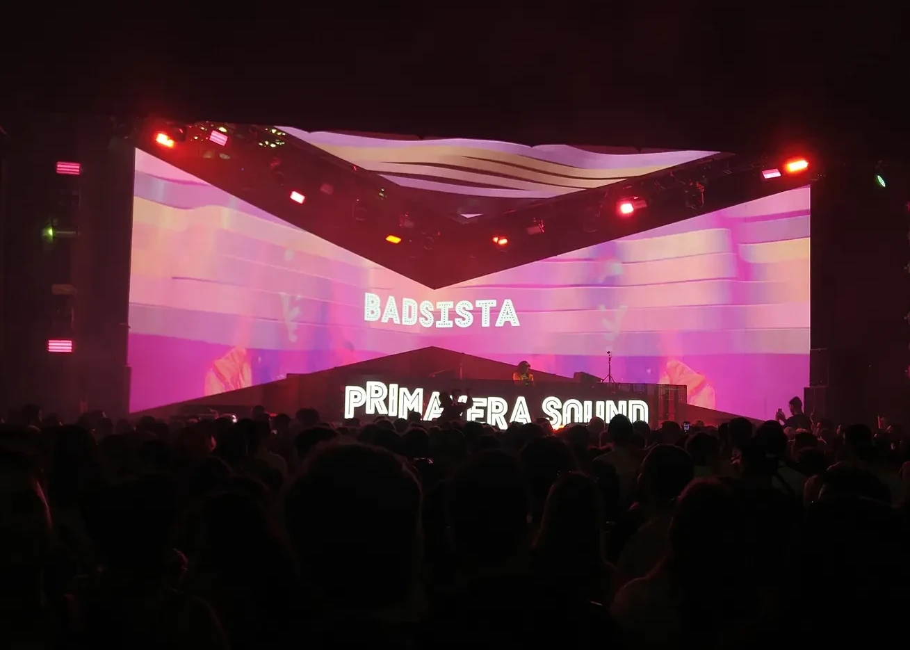 Imagem do show da DJ Badsista.