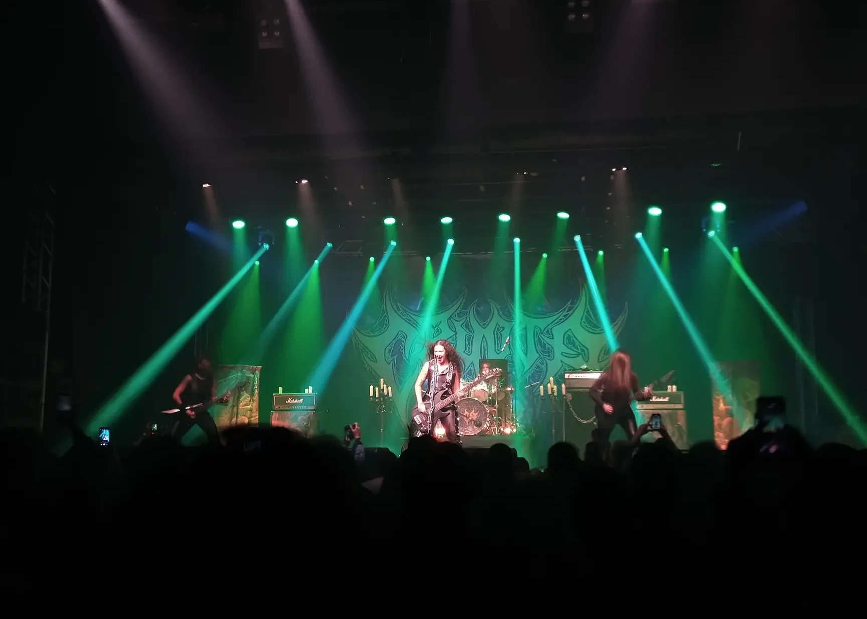 Imagem do show da banda Crypta