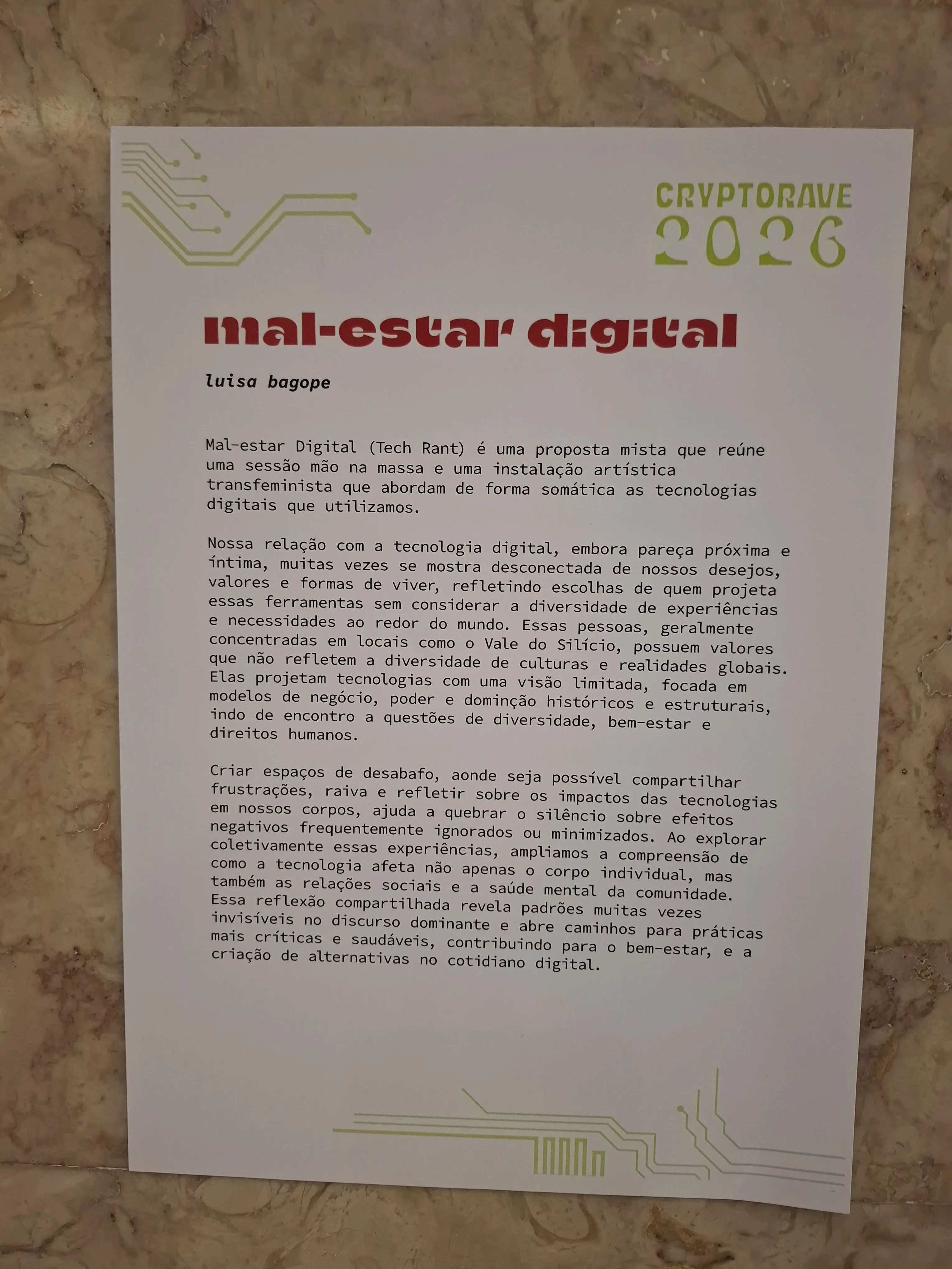 Folha com a descrição da exposição mal-estar digital