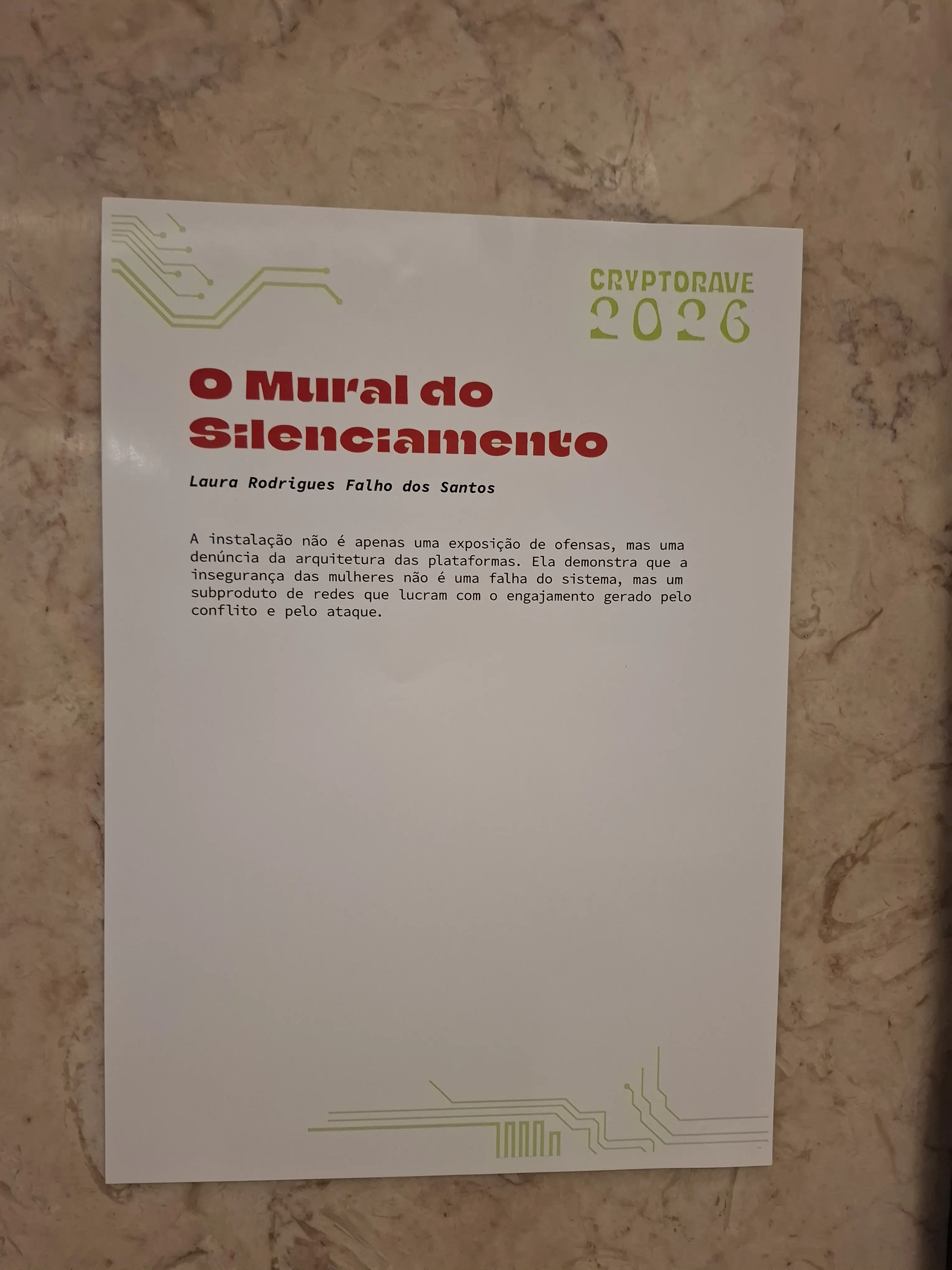 Folha com a descrição do mural do silenciamento